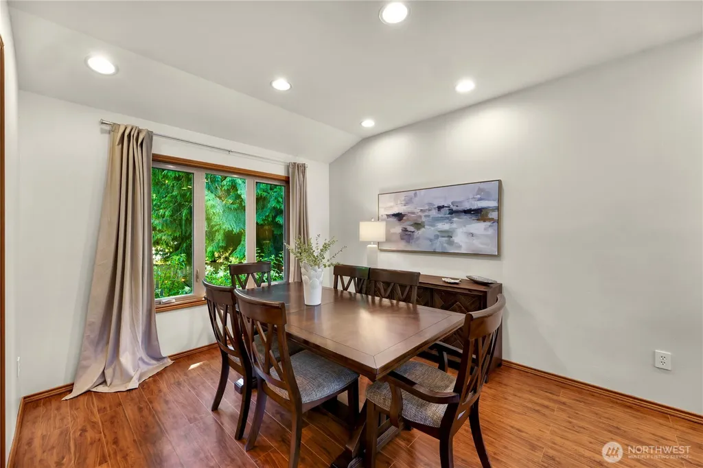 22209 NE 11th Place Sammamish WA 98074
