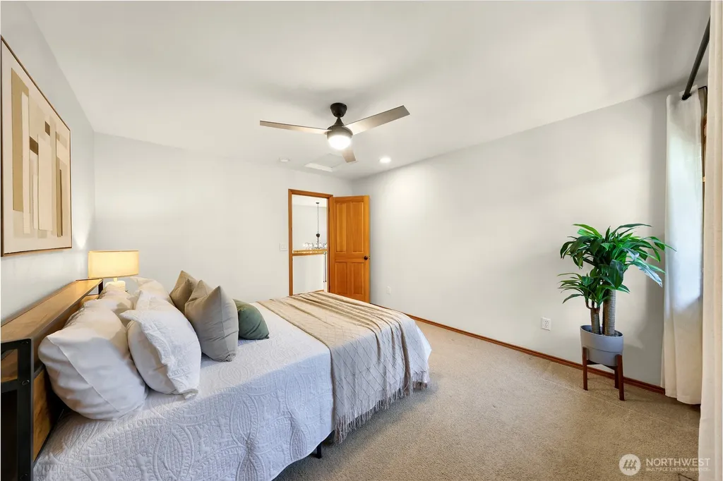 22209 NE 11th Place Sammamish WA 98074