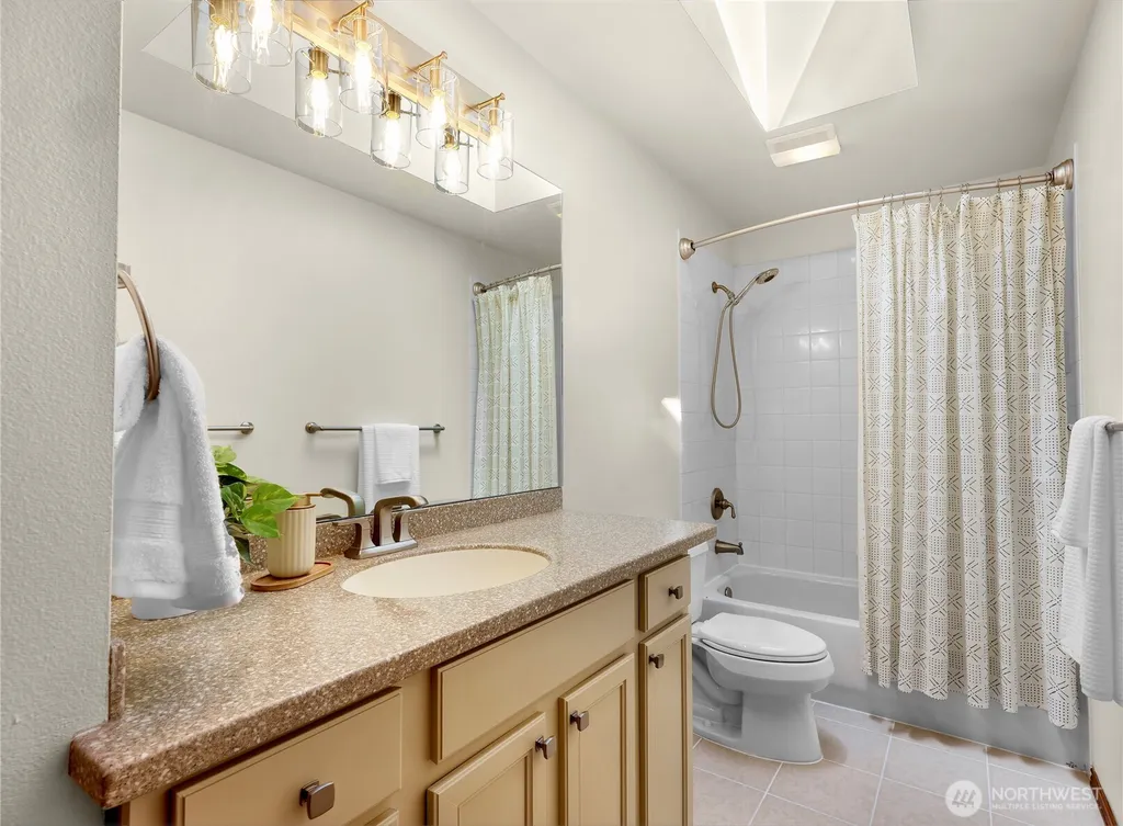 22209 NE 11th Place Sammamish WA 98074