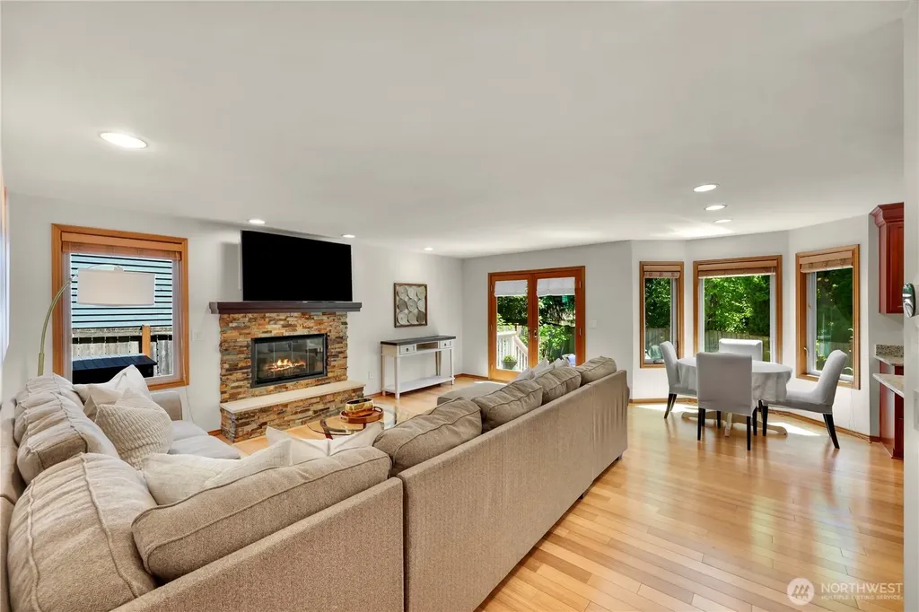 22209 NE 11th Place Sammamish WA 98074