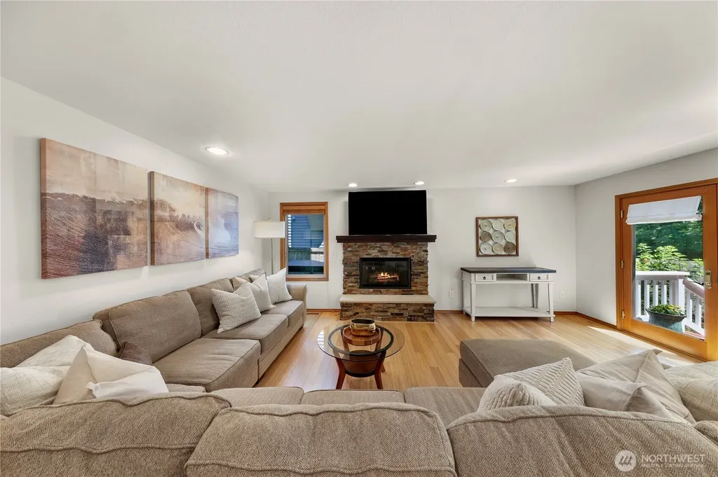22209 NE 11th Place Sammamish WA 98074