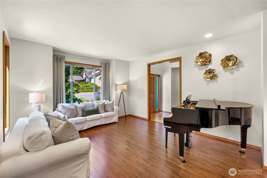 22209 NE 11th Place Sammamish WA 98074