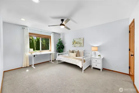 22209 NE 11th Place Sammamish WA 98074
