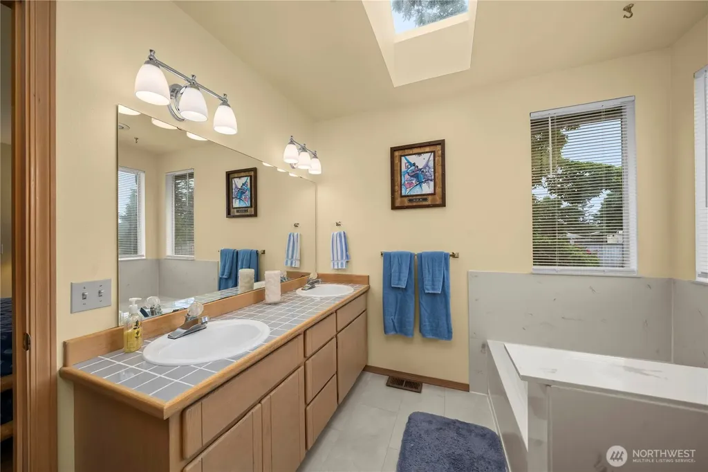 32719 20th Avenue SW Federal Way WA 98023