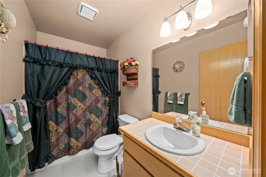 32719 20th Avenue SW Federal Way WA 98023