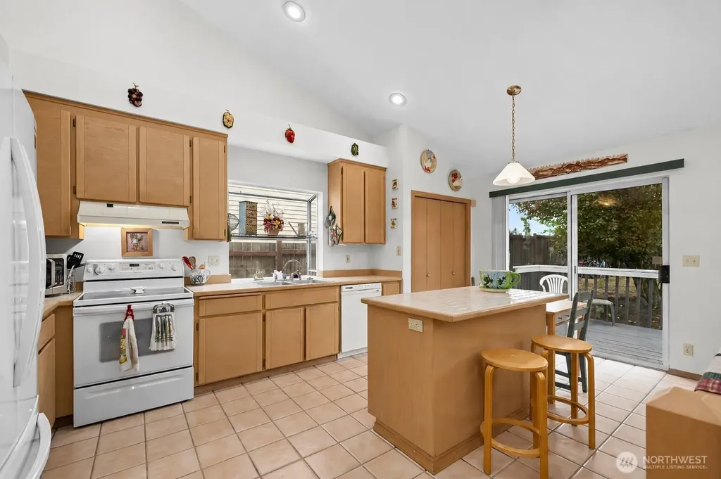 32719 20th Avenue SW Federal Way WA 98023