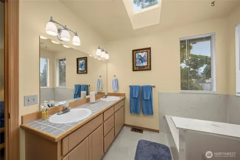 32719 20th Avenue SW Federal Way WA 98023