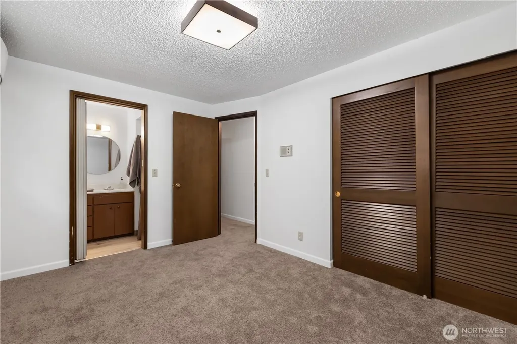 1917 Higgins Road SE Port Orchard WA 98366