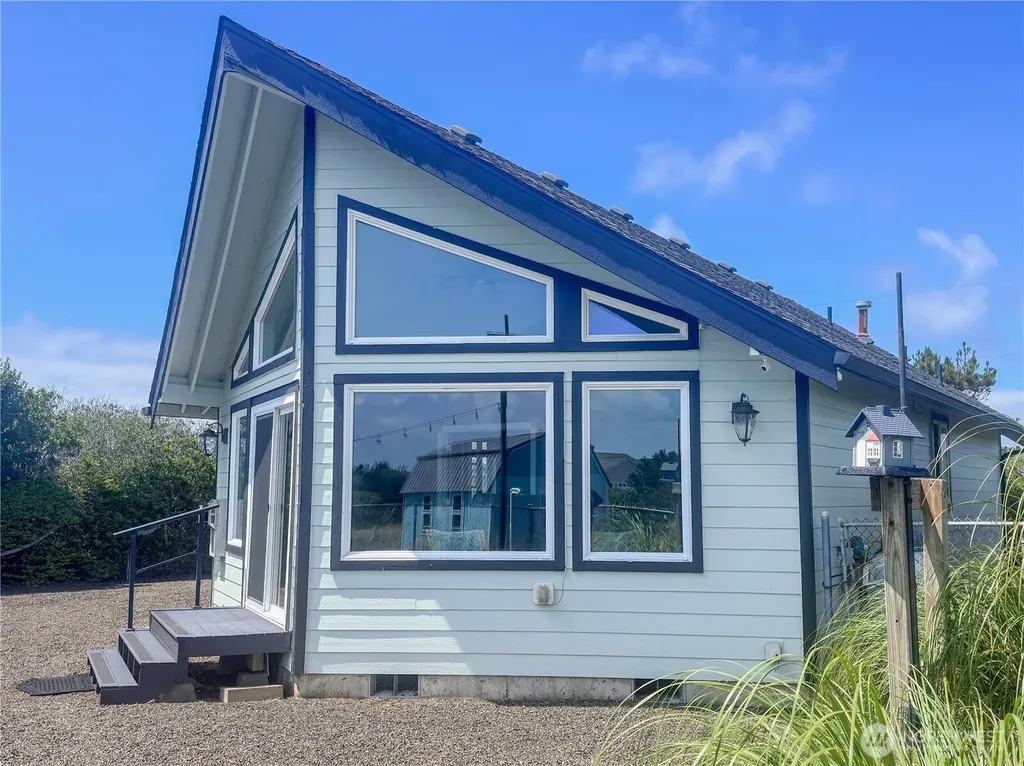 425 N Portal Loop SW Ocean Shores WA 98569