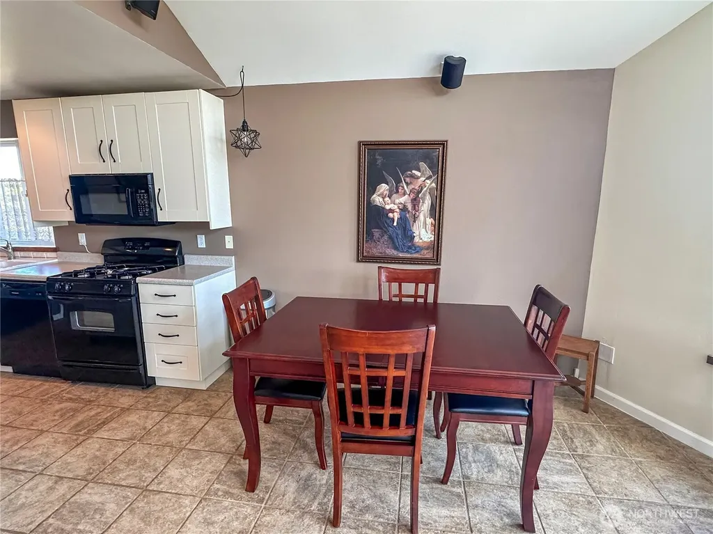 425 N Portal Loop SW Ocean Shores WA 98569