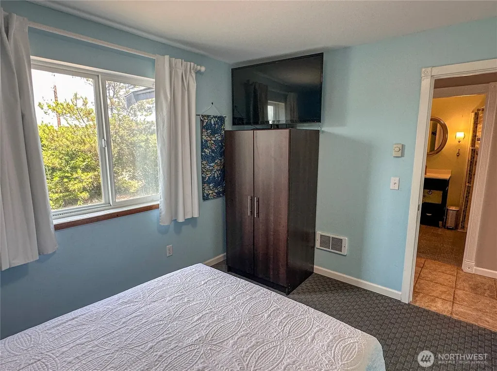 425 N Portal Loop SW Ocean Shores WA 98569