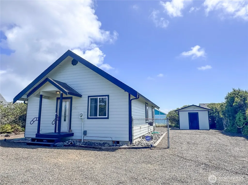 425 N Portal Loop SW Ocean Shores WA 98569