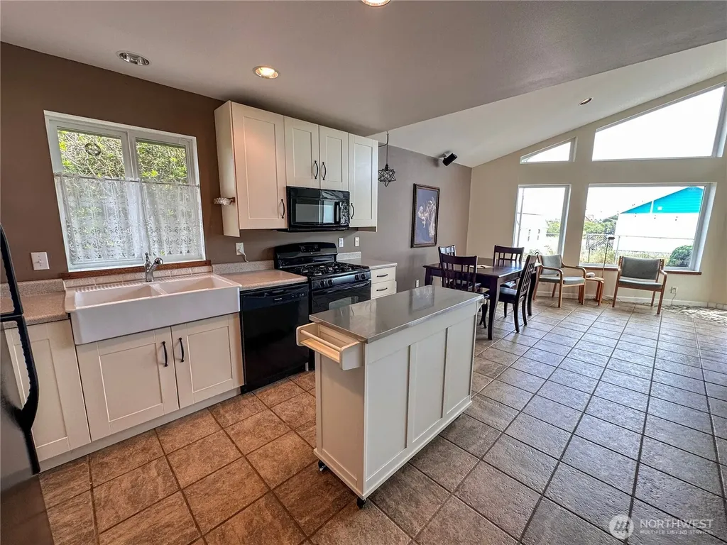425 N Portal Loop SW Ocean Shores WA 98569