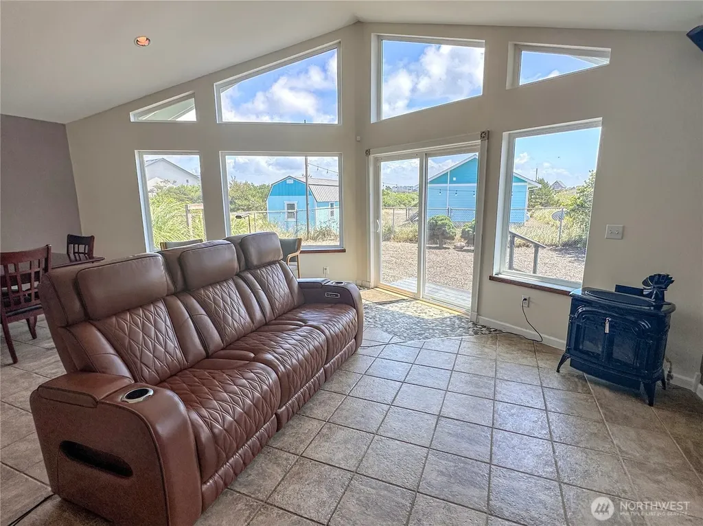 425 N Portal Loop SW Ocean Shores WA 98569