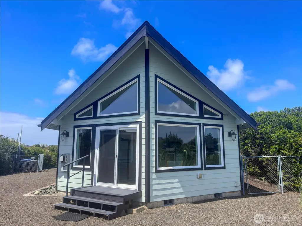 425 N Portal Loop SW Ocean Shores WA 98569