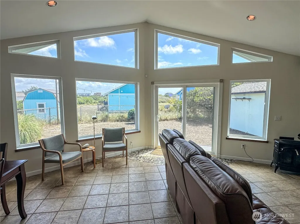425 N Portal Loop SW Ocean Shores WA 98569