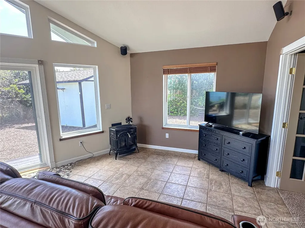 425 N Portal Loop SW Ocean Shores WA 98569