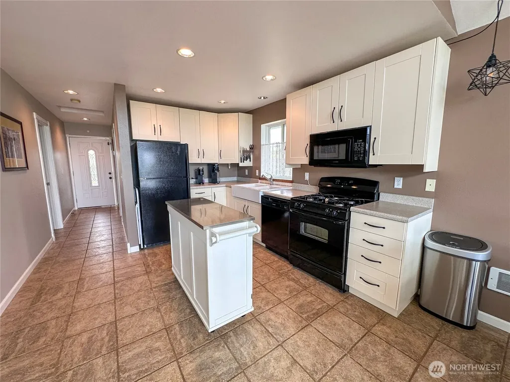 425 N Portal Loop SW Ocean Shores WA 98569
