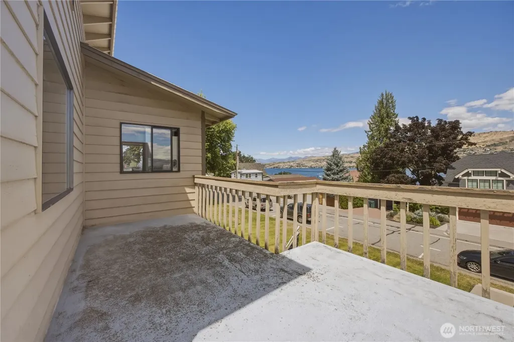 2111 W Terrace Avenue Chelan WA 98816