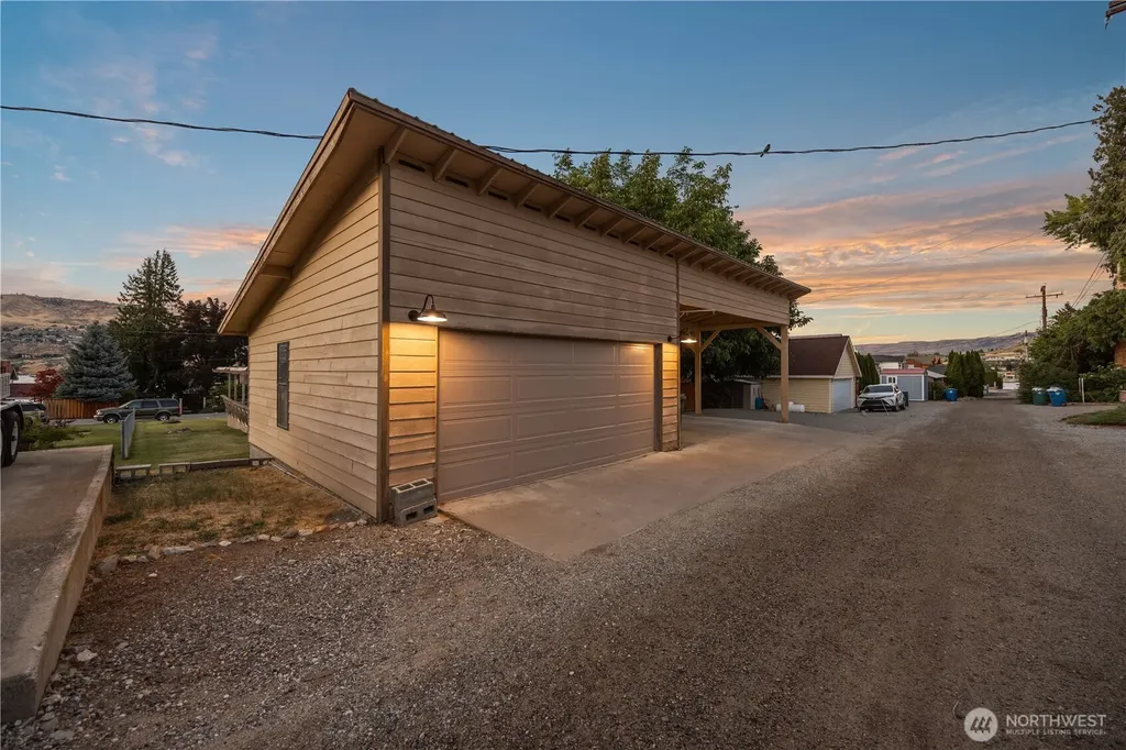 2111 W Terrace Avenue Chelan WA 98816