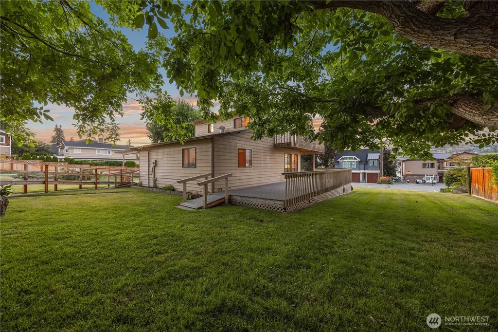 2111 W Terrace Avenue Chelan WA 98816