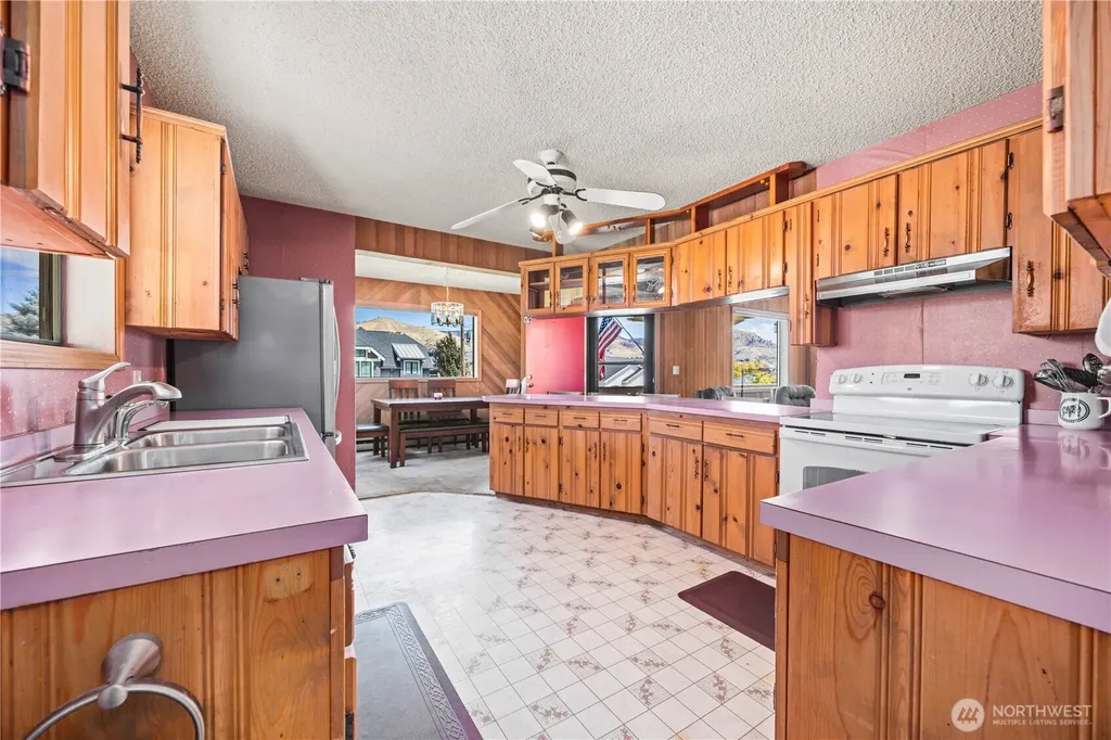 2111 W Terrace Avenue Chelan WA 98816