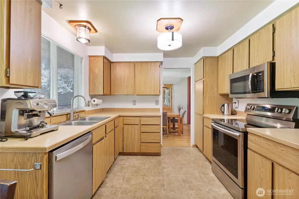 36521 25th Avenue S Federal Way WA 98003