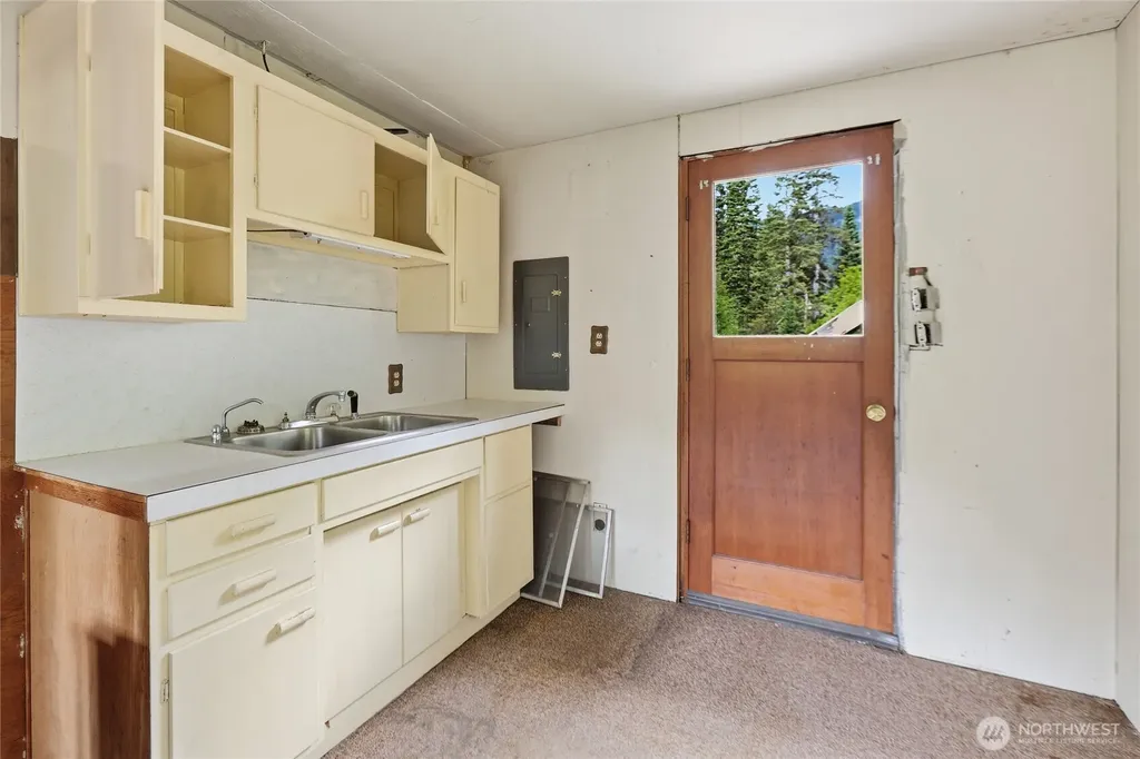 230 Shady Glen Drive Easton WA 98925