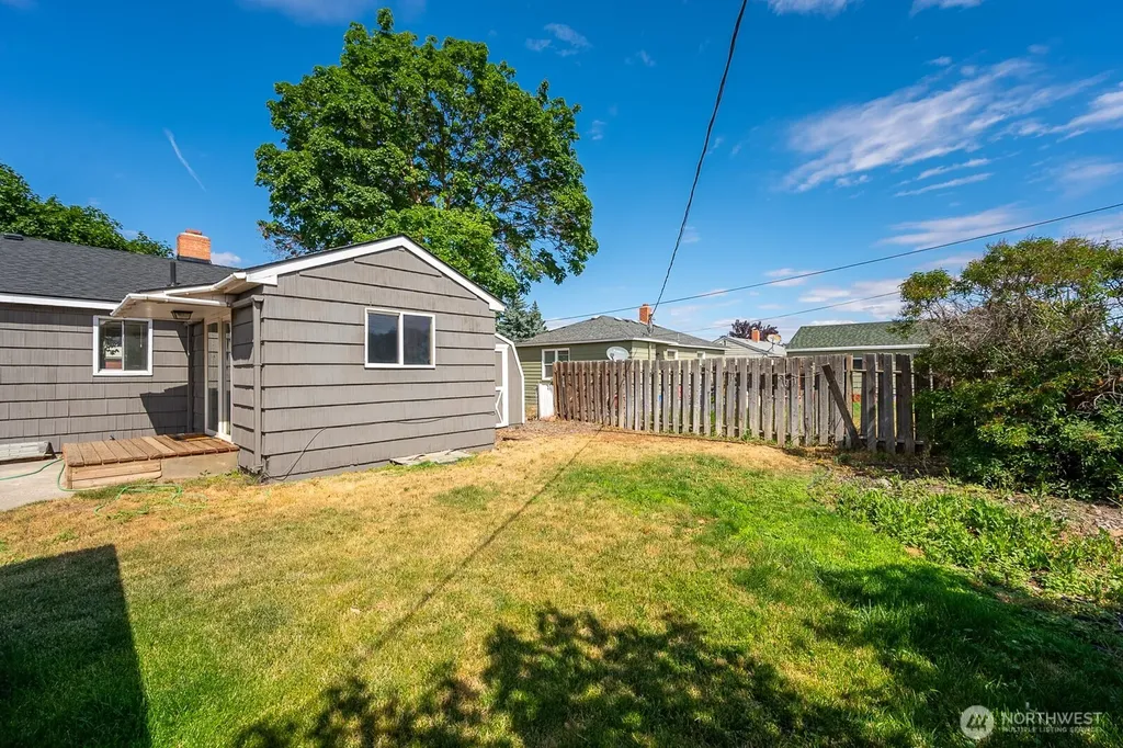 136 NE F Street Ephrata WA 98823