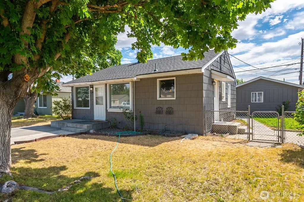 136 NE F Street Ephrata WA 98823