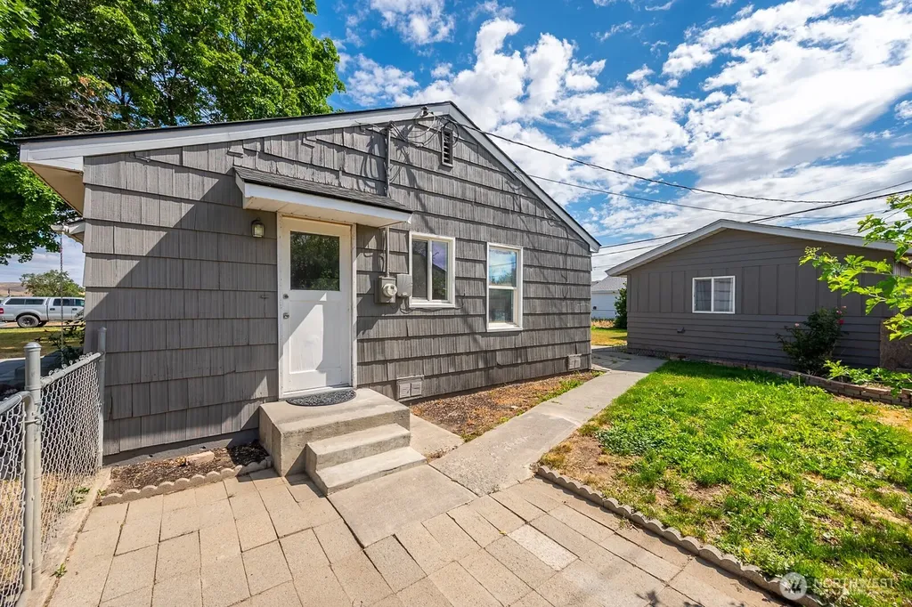 136 NE F Street Ephrata WA 98823