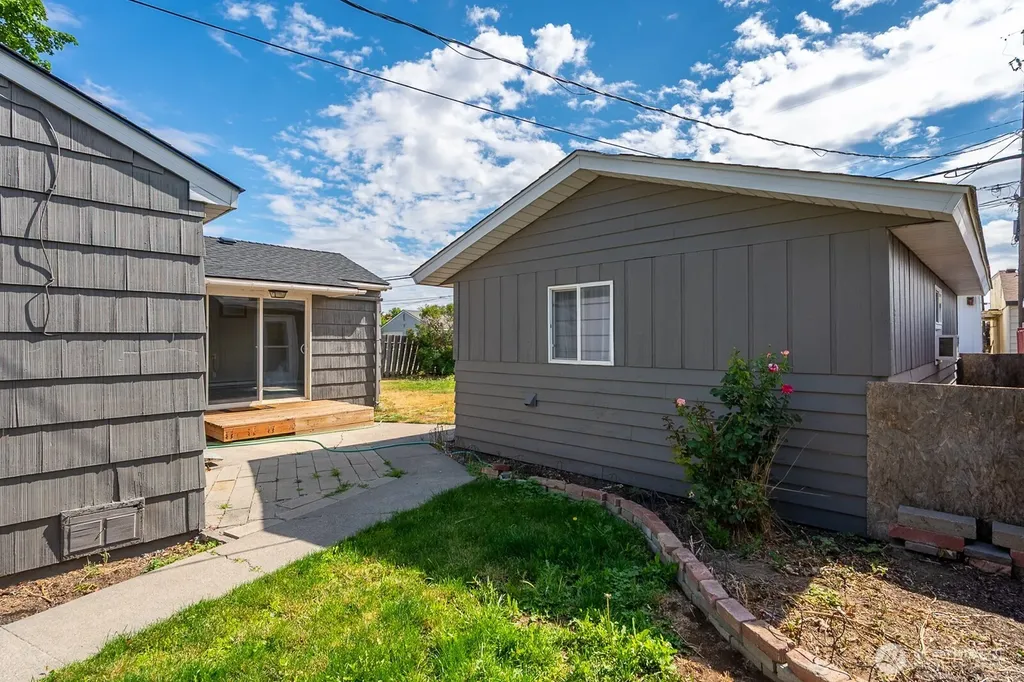 136 NE F Street Ephrata WA 98823
