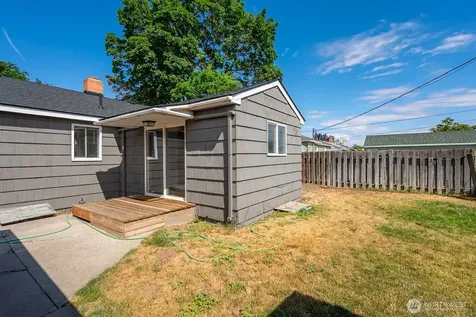 136 NE F Street Ephrata WA 98823