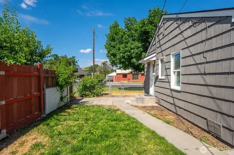136 NE F Street Ephrata WA 98823