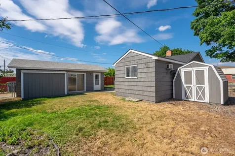 136 NE F Street Ephrata WA 98823
