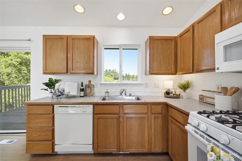 12705 6th Avenue E Tacoma WA 98445