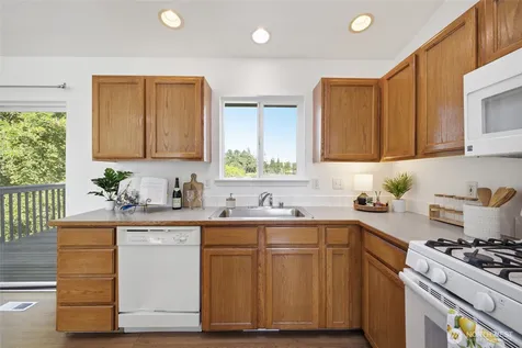 12705 6th Avenue E Tacoma WA 98445