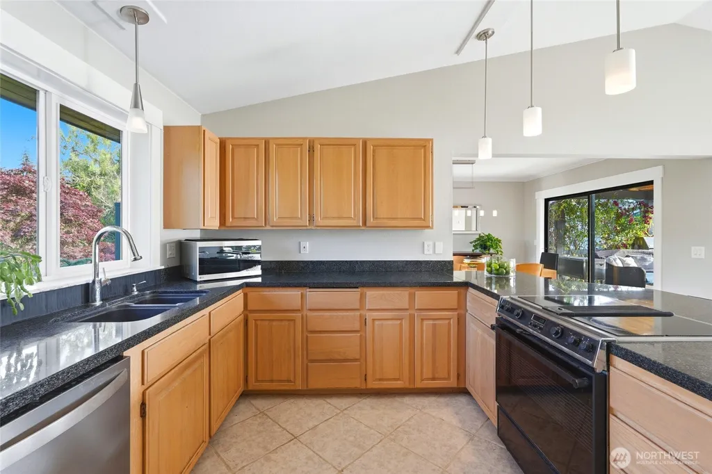 6179 Blue Haven Way Clinton WA 98236