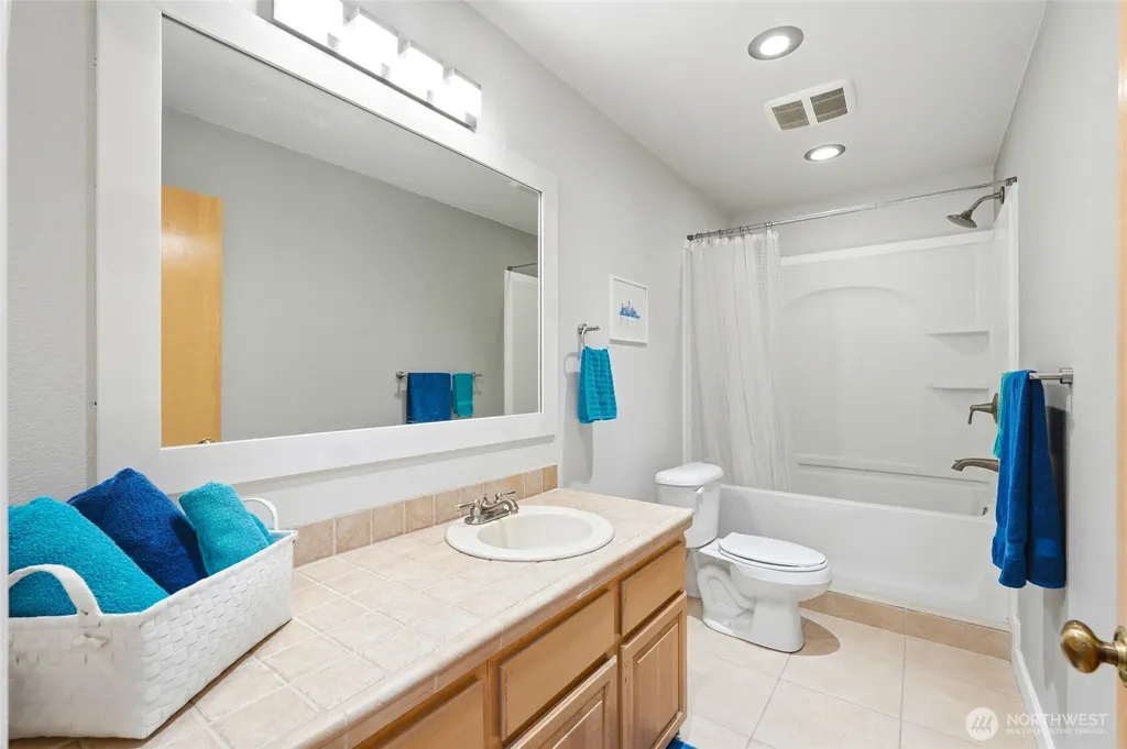 6179 Blue Haven Way Clinton WA 98236