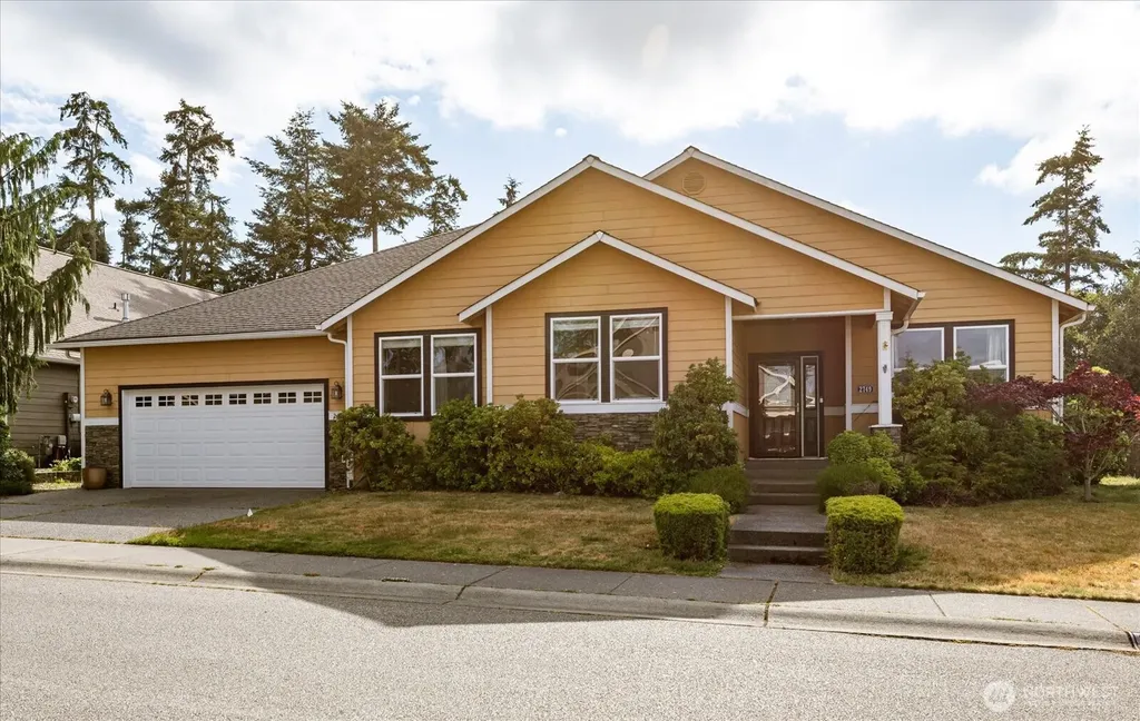 2749 SW Fairway Point Drive Oak Harbor WA 98277