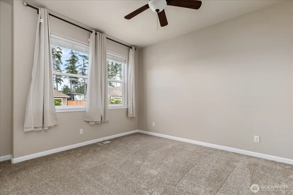2749 SW Fairway Point Drive Oak Harbor WA 98277