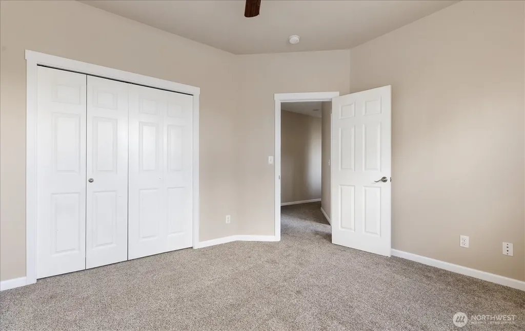 2749 SW Fairway Point Drive Oak Harbor WA 98277