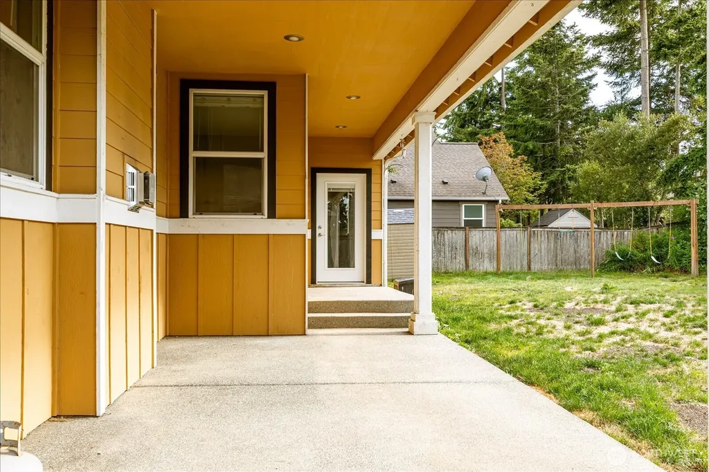 2749 SW Fairway Point Drive Oak Harbor WA 98277