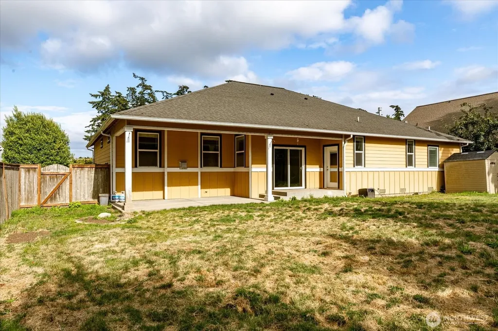 2749 SW Fairway Point Drive Oak Harbor WA 98277