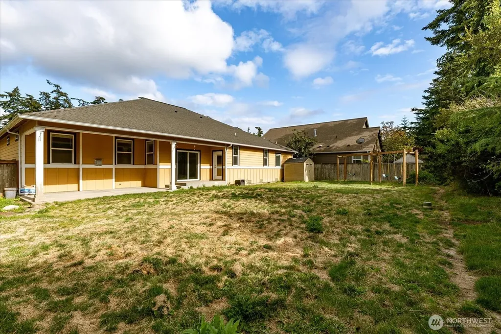 2749 SW Fairway Point Drive Oak Harbor WA 98277
