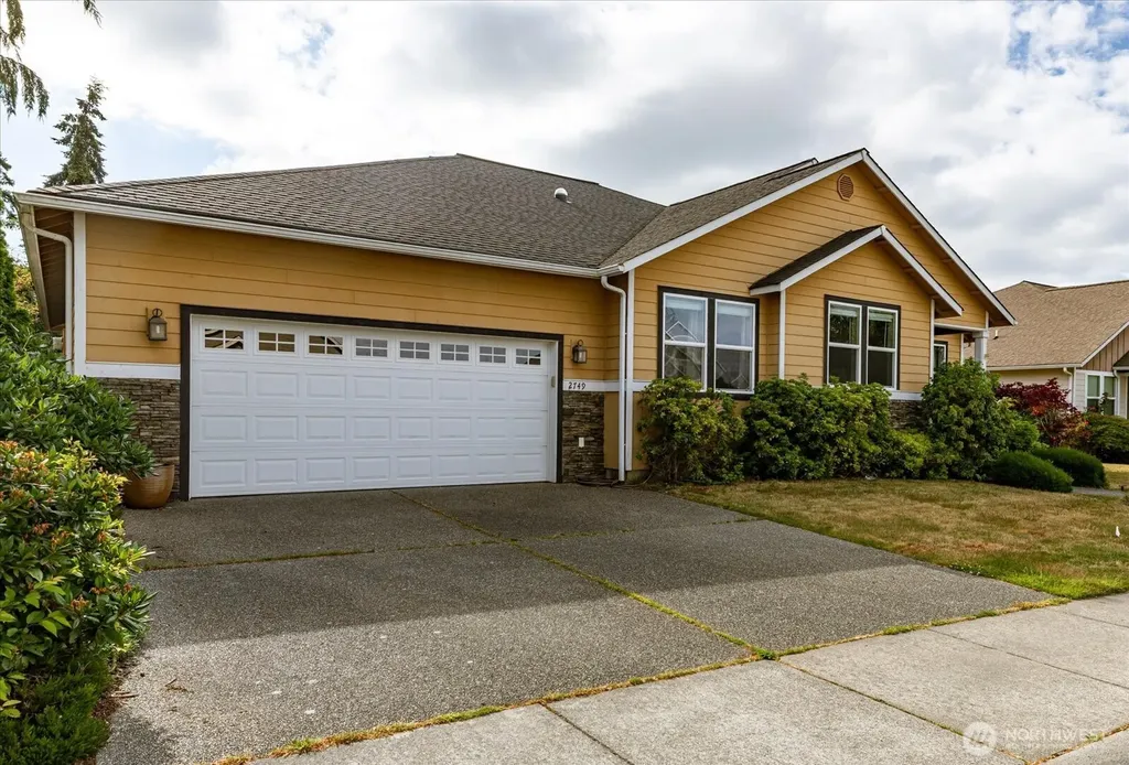 2749 SW Fairway Point Drive Oak Harbor WA 98277