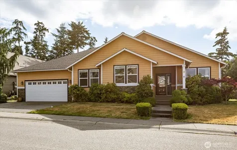 2749 SW Fairway Point Drive Oak Harbor WA 98277