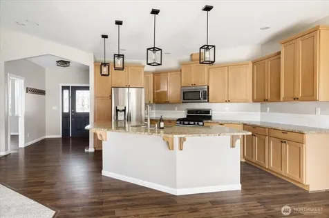 2749 SW Fairway Point Drive Oak Harbor WA 98277