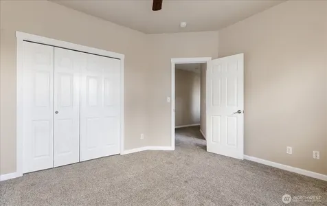 2749 SW Fairway Point Drive Oak Harbor WA 98277