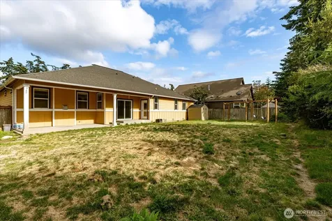 2749 SW Fairway Point Drive Oak Harbor WA 98277